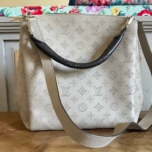 👛👛LIKE NEW!!! LV crossbody